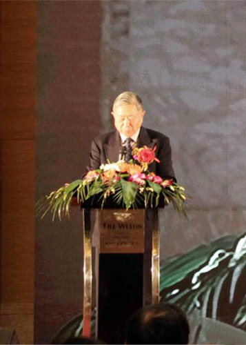 中国前外交官联谊会名誉副会长汤铭新发言